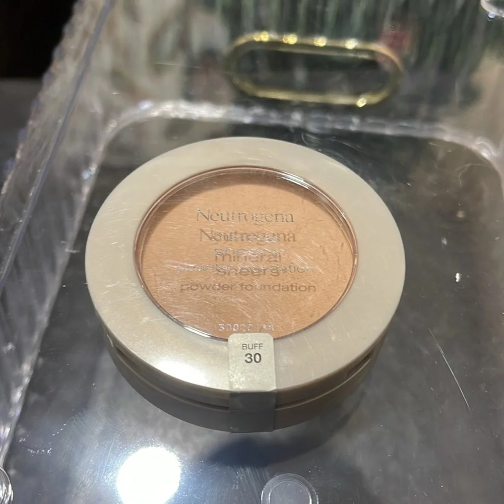 Neutrogena 30 Buff Mineral Sheers Powder Foundation